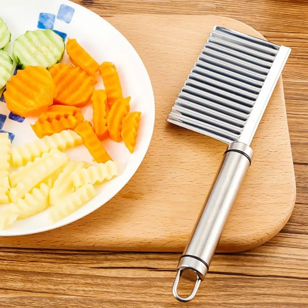 Wavy French Fry Cutter 23cm, Crinkle Cutter for Potatoes, Carrots, Stainless Steel Kitchen Knife